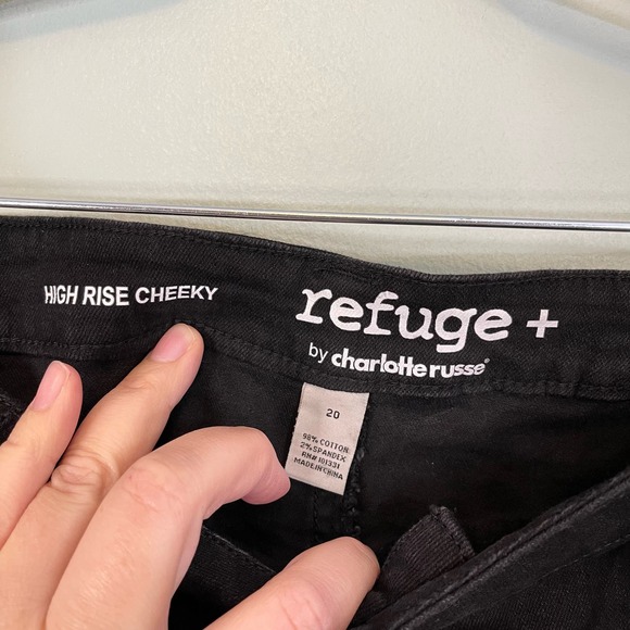 REFUGE By CHARLOTTE RUSSE Short Womens 20 Hi Rise Cheeky Distressed Black NWT - Picture 7 of 8
